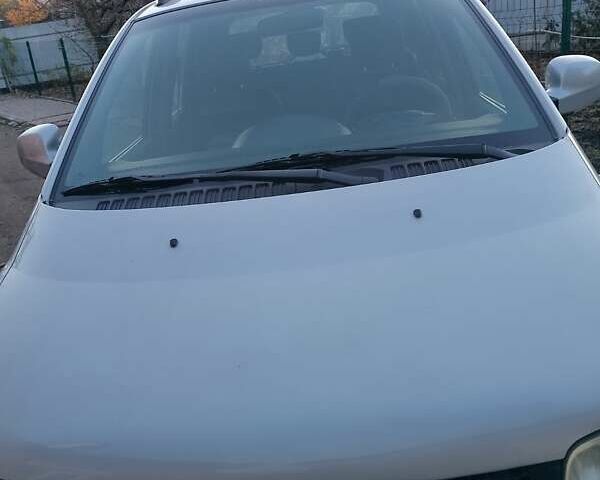 Сірий Хендай Матрікс, об'ємом двигуна 1.6 л та пробігом 182 тис. км за 3600 $, фото 1 на Automoto.ua