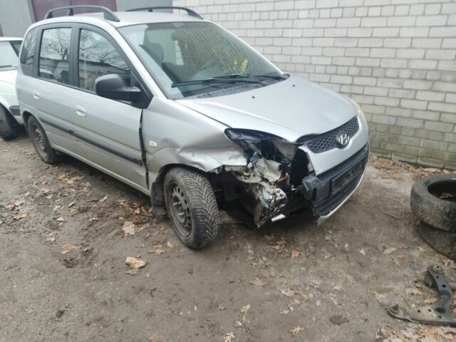 Серый Хендай Матрикс, объемом двигателя 1.6 л и пробегом 205 тыс. км за 2200 $, фото 1 на Automoto.ua