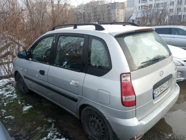 Серый Хендай Матрикс, объемом двигателя 1.6 л и пробегом 205 тыс. км за 2178 $, фото 1 на Automoto.ua