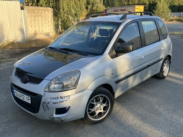 Серый Хендай Матрикс, объемом двигателя 1.5 л и пробегом 250 тыс. км за 3000 $, фото 1 на Automoto.ua