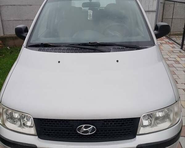 Серый Хендай Матрикс, объемом двигателя 1.6 л и пробегом 250 тыс. км за 4600 $, фото 1 на Automoto.ua