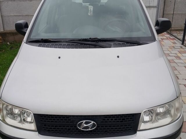 Сірий Хендай Матрікс, об'ємом двигуна 1.6 л та пробігом 256 тис. км за 4350 $, фото 1 на Automoto.ua