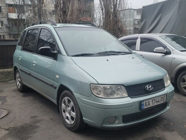 Серый Хендай Матрикс, объемом двигателя 1.6 л и пробегом 380 тыс. км за 3850 $, фото 1 на Automoto.ua