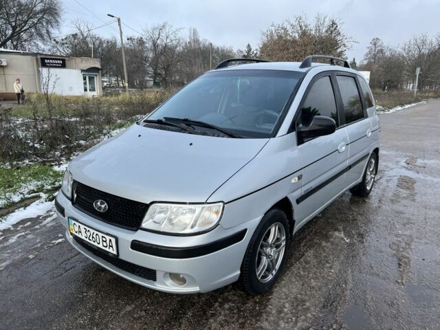 Серый Хендай Матрикс, объемом двигателя 1.6 л и пробегом 217 тыс. км за 2850 $, фото 1 на Automoto.ua