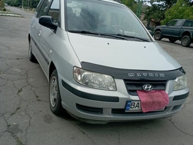 Серый Хендай Матрикс, объемом двигателя 1.6 л и пробегом 240 тыс. км за 4700 $, фото 1 на Automoto.ua