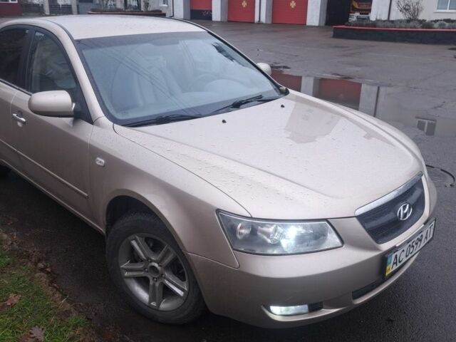 Бежевый Хендай НФ, объемом двигателя 2.4 л и пробегом 213 тыс. км за 6000 $, фото 1 на Automoto.ua