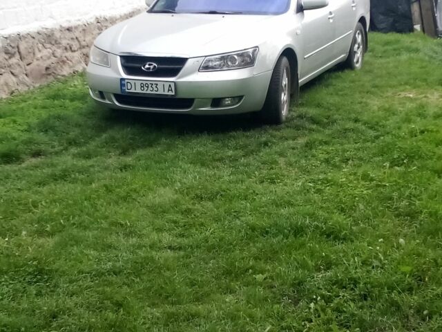 Серый Хендай НФ, объемом двигателя 2.4 л и пробегом 170 тыс. км за 5000 $, фото 1 на Automoto.ua