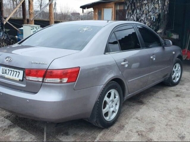 Серый Хендай НФ, объемом двигателя 2.4 л и пробегом 290 тыс. км за 5000 $, фото 1 на Automoto.ua