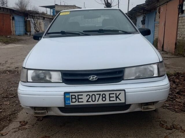 Білий Хендай Поні, об'ємом двигуна 1.5 л та пробігом 300 тис. км за 1748 $, фото 1 на Automoto.ua