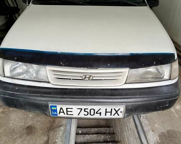 Белый Хендай Пони, объемом двигателя 1.5 л и пробегом 250 тыс. км за 600 $, фото 1 на Automoto.ua