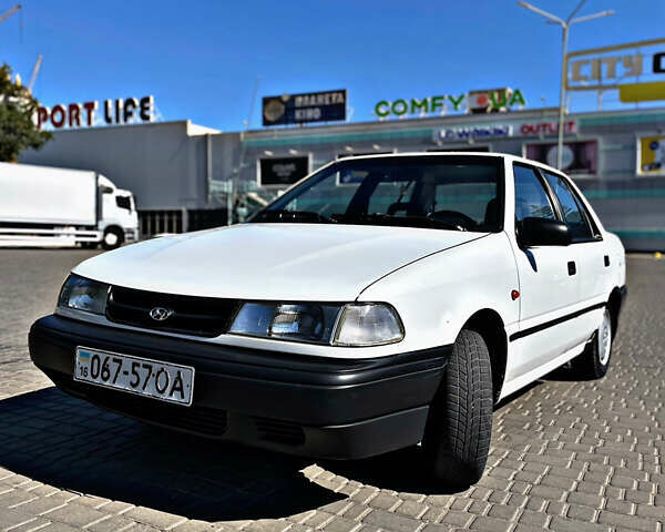 Белый Хендай Пони, объемом двигателя 1.5 л и пробегом 222 тыс. км за 1799 $, фото 1 на Automoto.ua