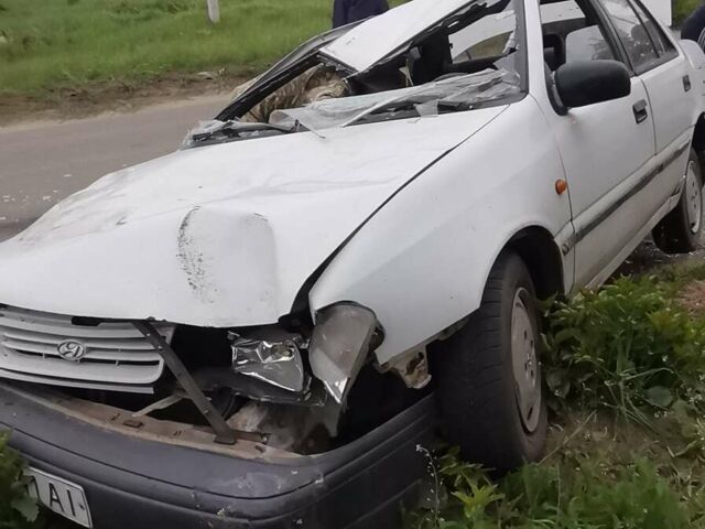 Білий Хендай Поні, об'ємом двигуна 1.5 л та пробігом 100 тис. км за 300 $, фото 1 на Automoto.ua