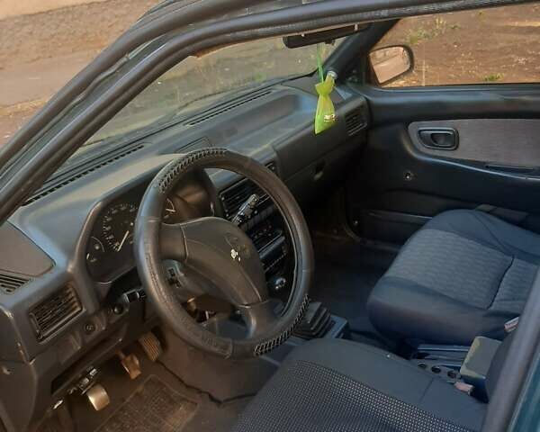 Зеленый Хендай Пони, объемом двигателя 1.6 л и пробегом 567 тыс. км за 1200 $, фото 1 на Automoto.ua