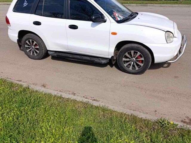 Белый Хендай Санта Фе, объемом двигателя 2 л и пробегом 400 тыс. км за 6000 $, фото 1 на Automoto.ua