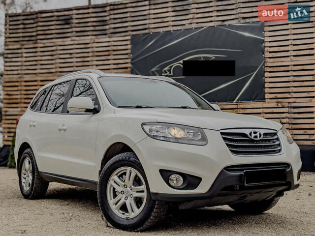 Белый Хендай Санта Фе, объемом двигателя 2.2 л и пробегом 209 тыс. км за 12900 $, фото 1 на Automoto.ua