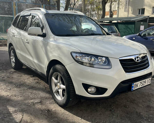Белый Хендай Санта Фе, объемом двигателя 2.2 л и пробегом 233 тыс. км за 12300 $, фото 1 на Automoto.ua