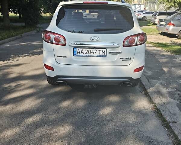 Хендай Санта Фе 2011 у Києві на Automoto.ua Білий Хендай Санта Фе, об'ємом двигуна 2.2 л та пробігом 250 тис. км за 12500 $, фото 1 на Automoto.ua