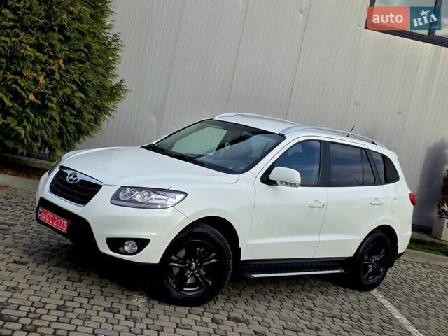 Белый Хендай Санта Фе, объемом двигателя 2.2 л и пробегом 211 тыс. км за 13850 $, фото 1 на Automoto.ua
