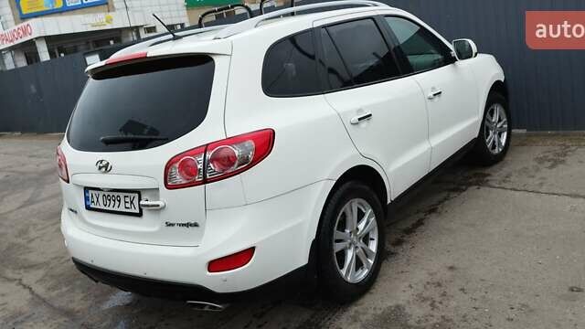 Белый Хендай Санта Фе, объемом двигателя 2.36 л и пробегом 230 тыс. км за 8600 $, фото 1 на Automoto.ua