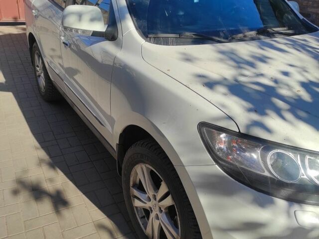 Хендай Санта Фе 2011 в Кривом Роге на Automoto.ua Белый Хендай Санта Фе, объемом двигателя 2.2 л и пробегом 170 тыс. км за 13500 $, фото 1 на Automoto.ua