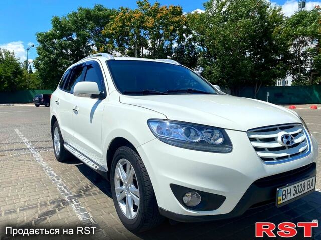 Белый Хендай Санта Фе, объемом двигателя 2.4 л и пробегом 111 тыс. км за 14000 $, фото 1 на Automoto.ua