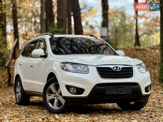 Белый Хендай Санта Фе, объемом двигателя 2.2 л и пробегом 218 тыс. км за 12450 $, фото 1 на Automoto.ua