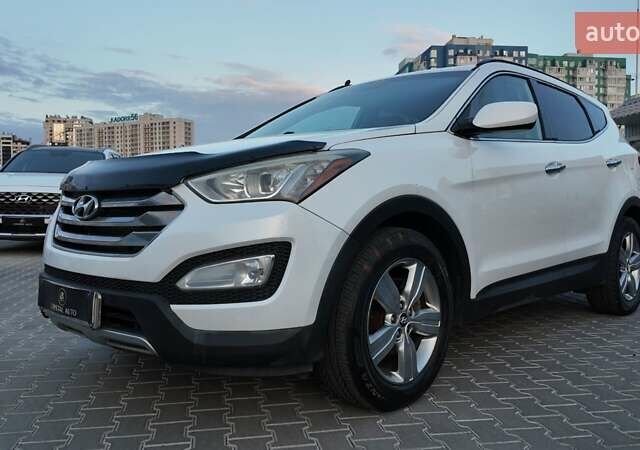 Белый Хендай Санта Фе, объемом двигателя 2.4 л и пробегом 228 тыс. км за 10900 $, фото 1 на Automoto.ua