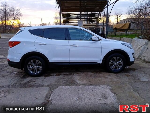 Хендай Санта Фе 2013 в Изюме на Automoto.ua Белый Хендай Санта Фе, объемом двигателя 2.2 л и пробегом 150 тыс. км за 19800 $, фото 1 на Automoto.ua