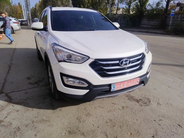 Белый Хендай Санта Фе, объемом двигателя 2 л и пробегом 240 тыс. км за 15500 $, фото 1 на Automoto.ua