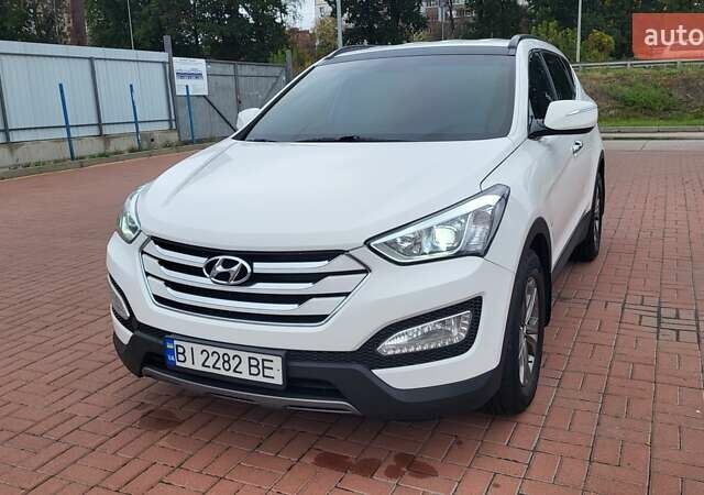 Белый Хендай Санта Фе, объемом двигателя 2.2 л и пробегом 235 тыс. км за 15500 $, фото 1 на Automoto.ua