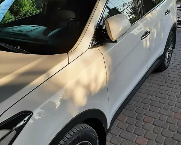 Белый Хендай Санта Фе, объемом двигателя 2.2 л и пробегом 177 тыс. км за 22600 $, фото 1 на Automoto.ua