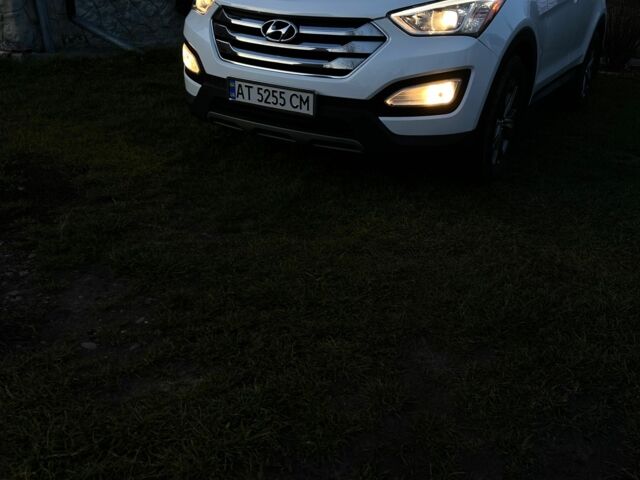 Белый Хендай Санта Фе, объемом двигателя 2.4 л и пробегом 240 тыс. км за 14200 $, фото 1 на Automoto.ua