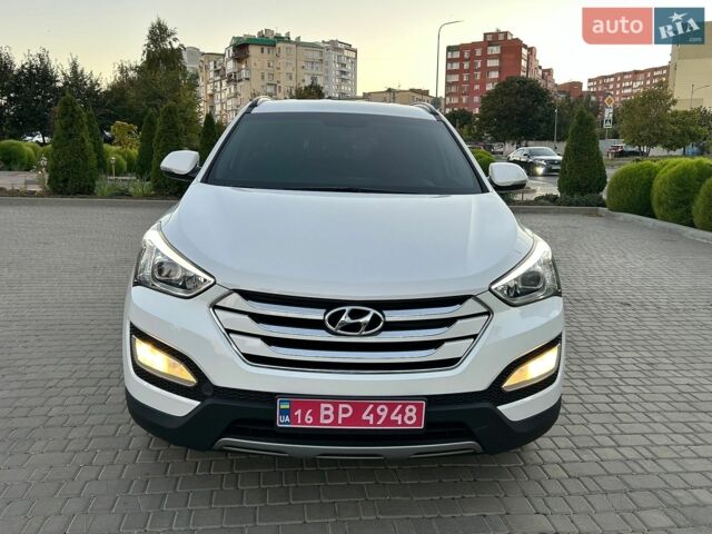 Белый Хендай Санта Фе, объемом двигателя 2 л и пробегом 152 тыс. км за 15800 $, фото 1 на Automoto.ua