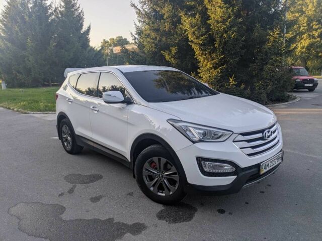 Белый Хендай Санта Фе, объемом двигателя 2.2 л и пробегом 156 тыс. км за 16000 $, фото 1 на Automoto.ua
