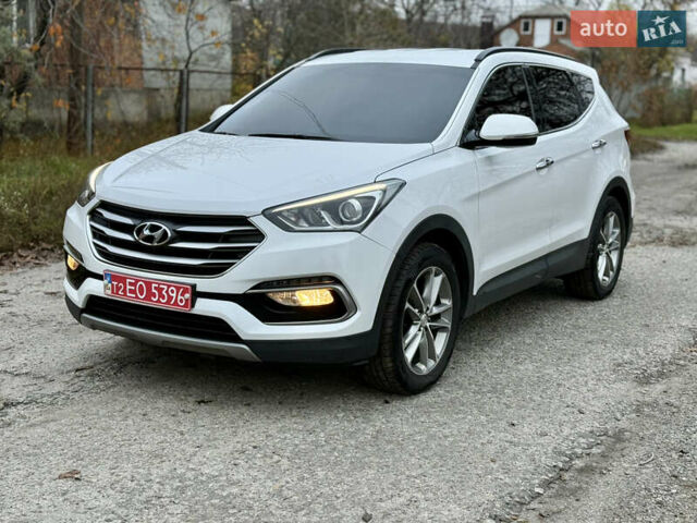 Белый Хендай Санта Фе, объемом двигателя 2 л и пробегом 210 тыс. км за 17500 $, фото 1 на Automoto.ua