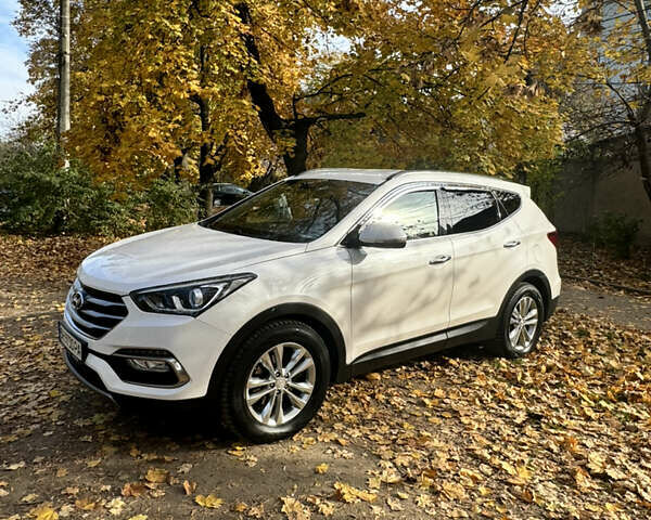 Білий Хендай Санта Фе, об'ємом двигуна 2 л та пробігом 230 тис. км за 18800 $, фото 1 на Automoto.ua