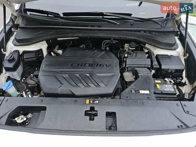 Белый Хендай Санта Фе, объемом двигателя 2.2 л и пробегом 80 тыс. км за 34700 $, фото 1 на Automoto.ua