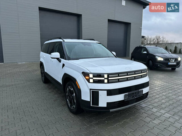 Белый Хендай Санта Фе, объемом двигателя 2.5 л и пробегом 4 тыс. км за 27900 $, фото 1 на Automoto.ua