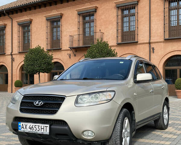 Бежевый Хендай Санта Фе, объемом двигателя 2.7 л и пробегом 215 тыс. км за 9000 $, фото 1 на Automoto.ua