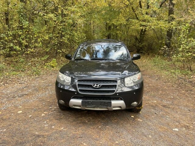 Черный Хендай Санта Фе, объемом двигателя 2.2 л и пробегом 200 тыс. км за 6000 $, фото 1 на Automoto.ua