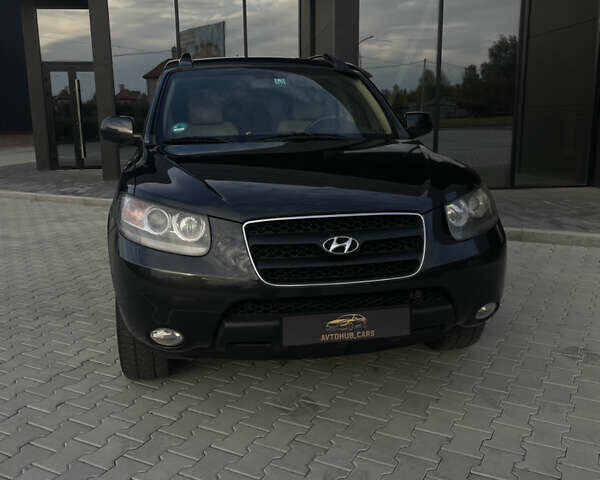 Черный Хендай Санта Фе, объемом двигателя 2.19 л и пробегом 235 тыс. км за 9999 $, фото 1 на Automoto.ua