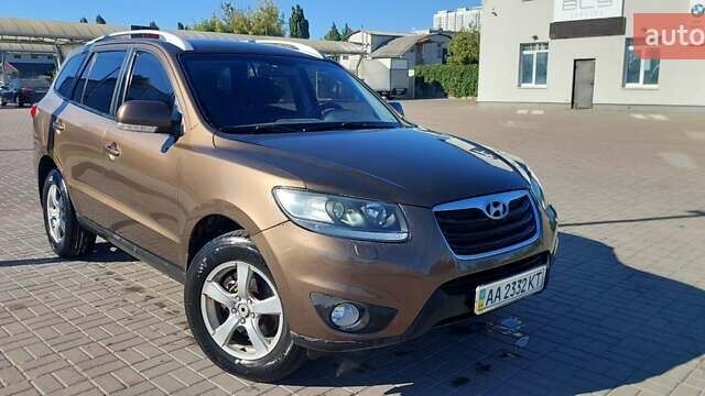 Хендай Санта Фе 2011 в Киеве на Automoto.ua Коричневый Хендай Санта Фе, объемом двигателя 2.2 л и пробегом 358 тыс. км за 11900 $, фото 1 на Automoto.ua