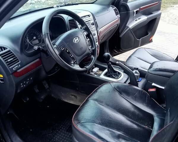 Красный Хендай Санта Фе, объемом двигателя 2.2 л и пробегом 296 тыс. км за 8800 $, фото 1 на Automoto.ua