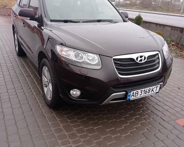 Красный Хендай Санта Фе, объемом двигателя 2.36 л и пробегом 204 тыс. км за 13600 $, фото 1 на Automoto.ua