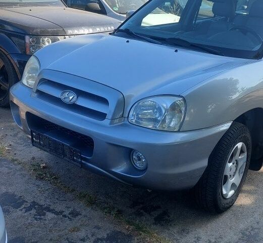 Серый Хендай Санта Фе, объемом двигателя 2.5 л и пробегом 195 тыс. км за 2942 $, фото 1 на Automoto.ua