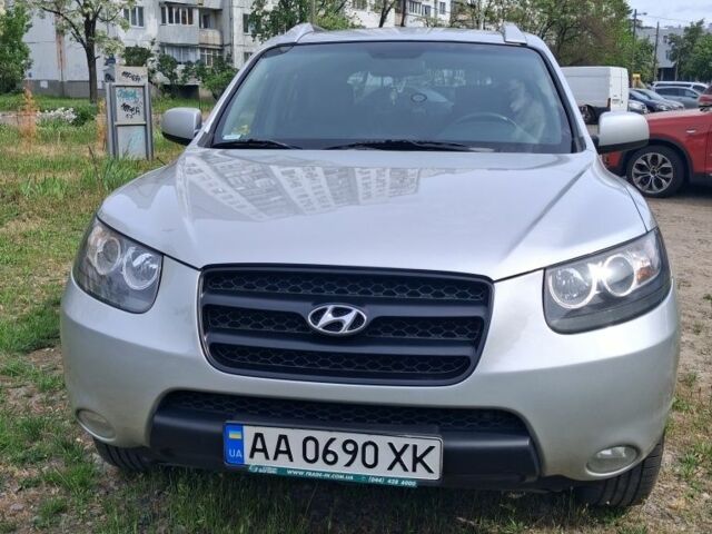 Серый Хендай Санта Фе, объемом двигателя 2.7 л и пробегом 226 тыс. км за 9800 $, фото 1 на Automoto.ua