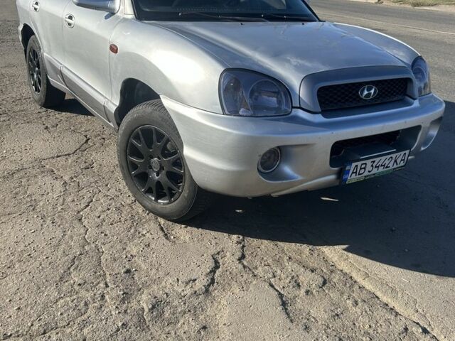 Сірий Хендай Санта Фе, об'ємом двигуна 2 л та пробігом 350 тис. км за 3600 $, фото 1 на Automoto.ua