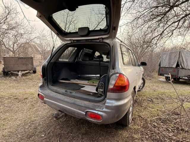 Серый Хендай Санта Фе, объемом двигателя 2 л и пробегом 220 тыс. км за 4491 $, фото 1 на Automoto.ua