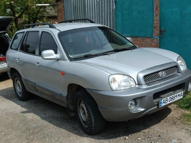 Серый Хендай Санта Фе, объемом двигателя 2.4 л и пробегом 235 тыс. км за 5100 $, фото 1 на Automoto.ua