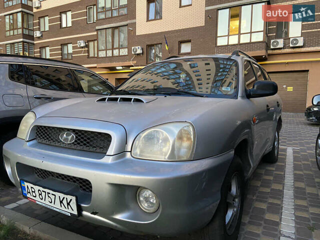 Серый Хендай Санта Фе, объемом двигателя 2 л и пробегом 379 тыс. км за 5000 $, фото 1 на Automoto.ua